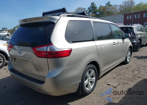 2015 Toyota Sienna Le 8 Passenger z USA, uszkodzony, nr VIN 5TDKK3DC6FS663023